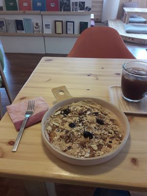 Ice coffee with rice pan cake at Maju Story 마주이야기 in Seoul