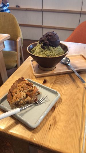 Apple pie and green tea bingsu  at Maju Story 마주이야기 in Seoul