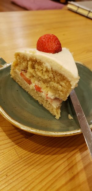 Yummy strawberry cake at Maju Story 마주이야기 in Seoul