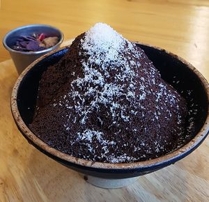 Vegan Bingsu (빙수): chocolate flavor with chocolate cereals at Maju Story 마주이야기 in Seoul