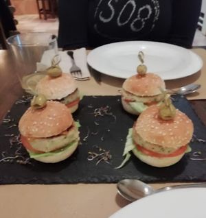 Vegan burgers at El Delantal Verde in Onda