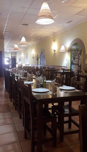 Indoor seating at El Delantal Verde in Onda