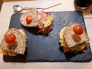 💚 Bocados con huevos Vegan. at El Delantal Verde in Onda