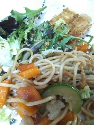 Plato macrobiotico (vegano) at Aramako Toki Alai in Arama