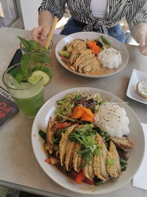 vegan duck (one in peanut sauce, one in housin sauce) at +84 Asian Restaurant in Berlin