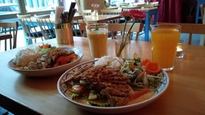 Super lecker und große Portionen! at +84 Asian Restaurant in Berlin