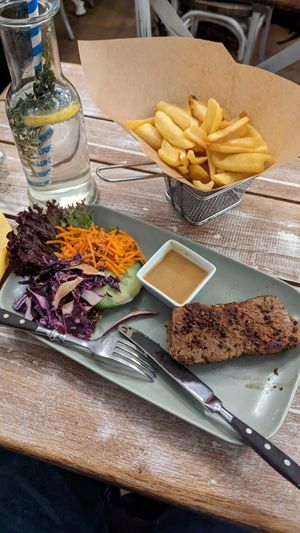 Saitan Pfeffer Steak at Veggiezz - Opernring in Vienna