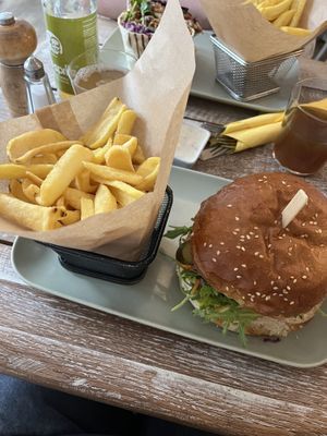 Burger with pea protein patty   at Veggiezz - Opernring in Vienna