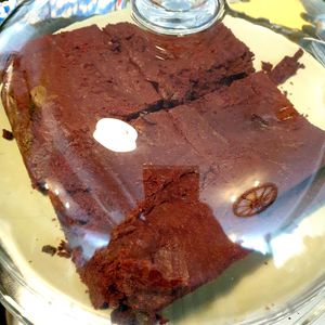 the who place smelled like fresh brownies out the oven at Veggiezz - Opernring in Vienna