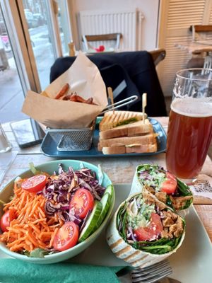 Gyro with salad, club sandwich with sweet potato fries at Veggiezz - Opernring in Vienna