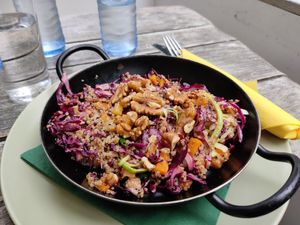 Quinoa, walnuts, pumpkin, and much more at Veggiezz - Opernring in Vienna