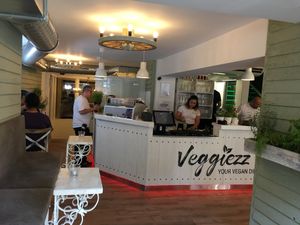 der Tresen at Veggiezz - Opernring in Vienna