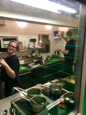 die offene Küche at Veggiezz - Opernring in Vienna