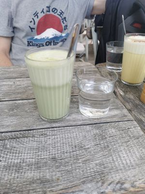 Matcha latte at Veggiezz - Opernring in Vienna