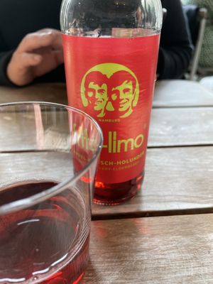 Apple cherry elderberry spritz  at Veggiezz - Opernring in Vienna