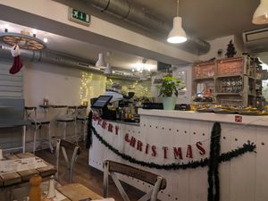 Christmas decoration at Veggiezz - Opernring in Vienna