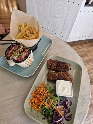 Seitan steak and Gyros at Veggiezz - Opernring in Vienna