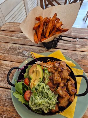 Closer view of the same dishes at Veggiezz - Opernring in Vienna