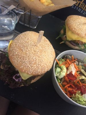Farmers burger with side salad at Veggiezz - Opernring in Vienna