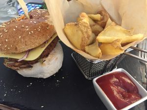 Burger and fries at Veggiezz - Opernring in Vienna