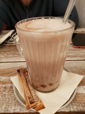 hot choco at Veggiezz - Opernring in Vienna