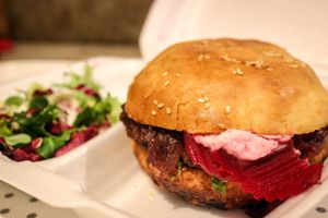 take-away beet burger at Waipawa - Letna in Prague