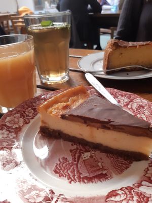 Juice and cheescake at The Judgy Vegan in Brussels