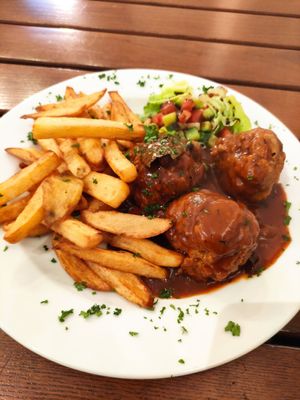 Boulets Sauce Liègoise at The Judgy Vegan in Brussels