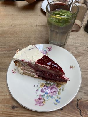 Cake and lemonade  at The Judgy Vegan in Brussels