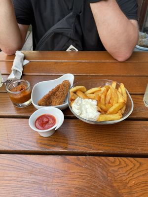 Seitan Wings and Frites  at The Judgy Vegan in Brussels