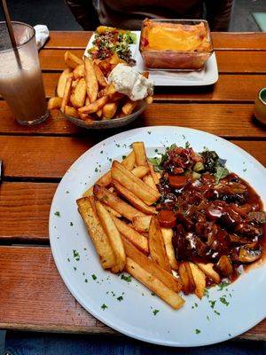 Very huge french fries😄Diner was Good! at The Judgy Vegan in Brussels