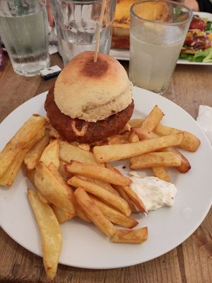 Le burger seitan at The Judgy Vegan in Brussels