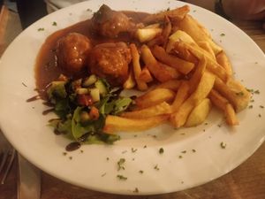 Meatballs with sauce Liège: The sauce is a delicious brown sauce made of carrots, onions and cork syrup (main dish, 17 €). at The Judgy Vegan in Brussels