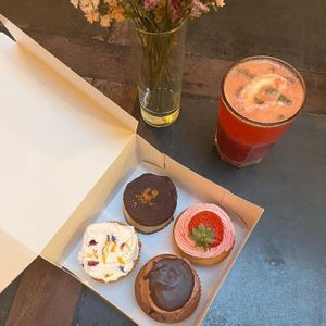 Cupcakes for Mothers Day  at The Judgy Vegan in Brussels