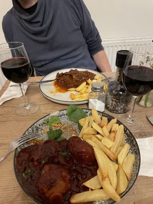 The Bourgignon paired well with the red wibe  at The Judgy Vegan in Brussels