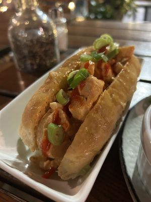 
Vegan Lobster Roll 9,50€
  at The Judgy Vegan in Brussels