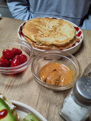 Pancake Duo with strawberries and PB at The Judgy Vegan in Brussels