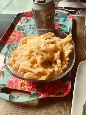 Mini mac and cheese  at The Judgy Vegan in Brussels