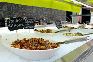 buffet with plenty of choices at Vegg-Go in Vienna