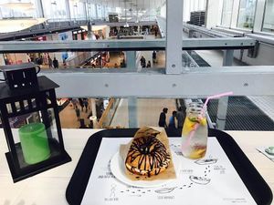 sweet bagel with banana and peanut butter at Vegg-Go in Vienna