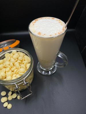 Chocolat blanc chaud et caramel at Altérez-vous in Louvain-la-neuve