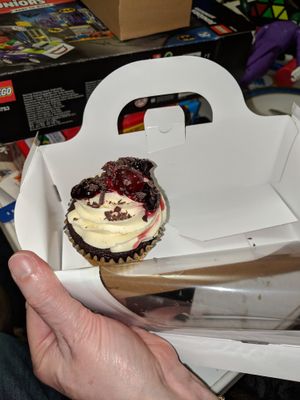 Beautiful cupcakes (unfortunately we started eating them before taking the picture) at Zad's in Manchester