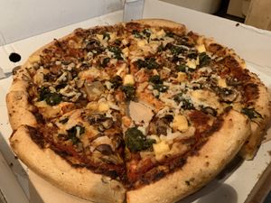 12” Vegan gains plain crust at Zad's in Manchester