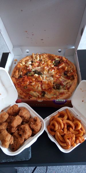 Mac 'n' Cheez Pizza with ZFC and Curly Fries at Zad's in Manchester