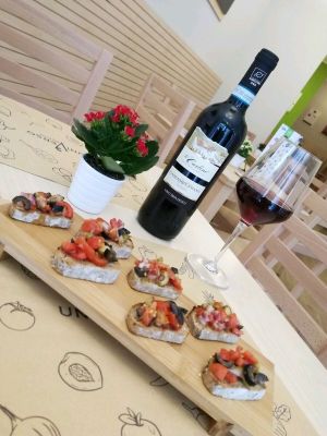 Bruschette ed aperitivo  at Universo Vegano in Verona