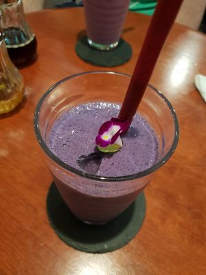 Blueberry smoothie at Kururu in Nara