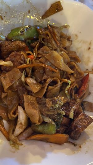 Noodles de verduras 🔥  at Paradox Thai Food and Bar in Santorini