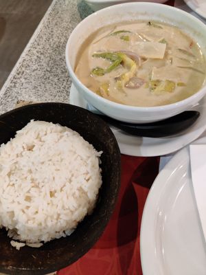 Green curry with tofu at Paradox Thai Food and Bar in Santorini