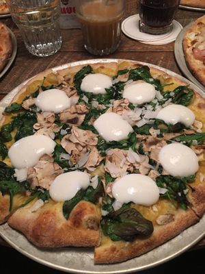 Pizza  at Otomat in Antwerpen