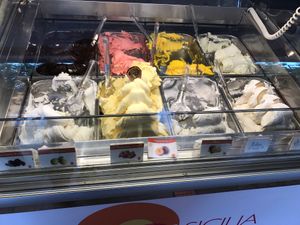 8 vegan options and vegan cones at Dolce Sicilia in Malmo